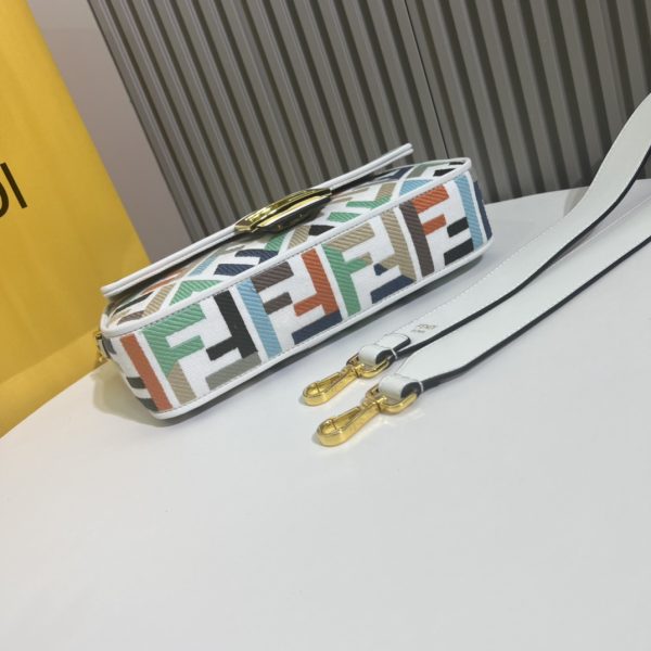 Bộ da đầu hiện tại 2022, chiếc túi mới nhất của Fendi
