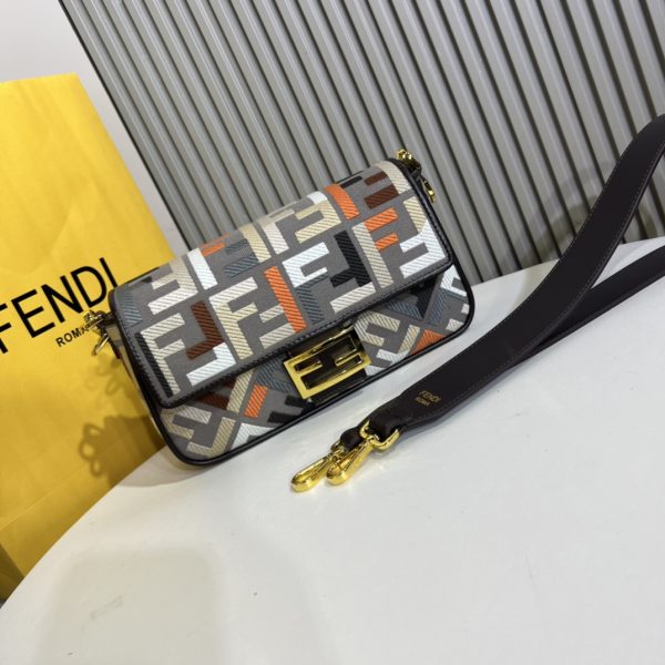 Bộ da đầu hiện tại 2022, chiếc túi mới nhất của Fendi