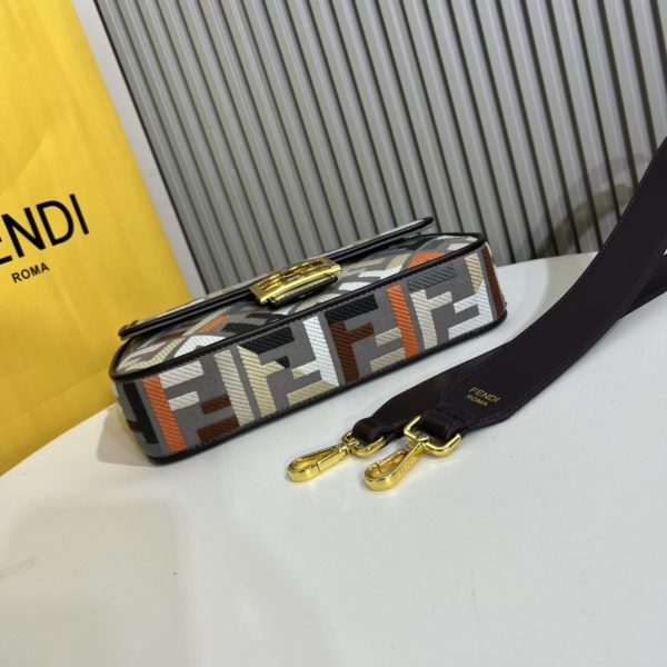 Bộ da đầu hiện tại 2022, chiếc túi mới nhất của Fendi