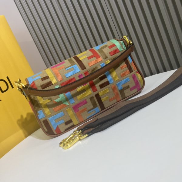 Bộ da đầu hiện tại 2022, chiếc túi mới nhất của Fendi
