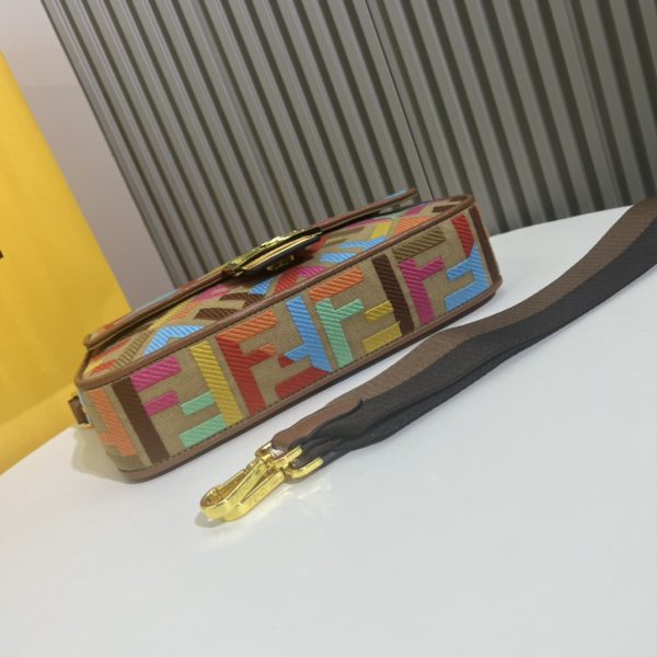 Bộ da đầu hiện tại 2022, chiếc túi mới nhất của Fendi