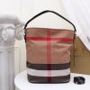 Bộ sưu tập chấm Canvas của “The Ashby Bag” mang tính biểu tượng của Burberry,