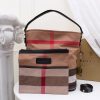 Bộ sưu tập chấm Canvas của “The Ashby Bag” mang tính biểu tượng của Burberry,