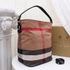 Bộ sưu tập chấm Canvas của “The Ashby Bag” mang tính biểu tượng của Burberry,