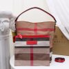 Bộ sưu tập chấm Canvas của “The Ashby Bag” mang tính biểu tượng của Burberry