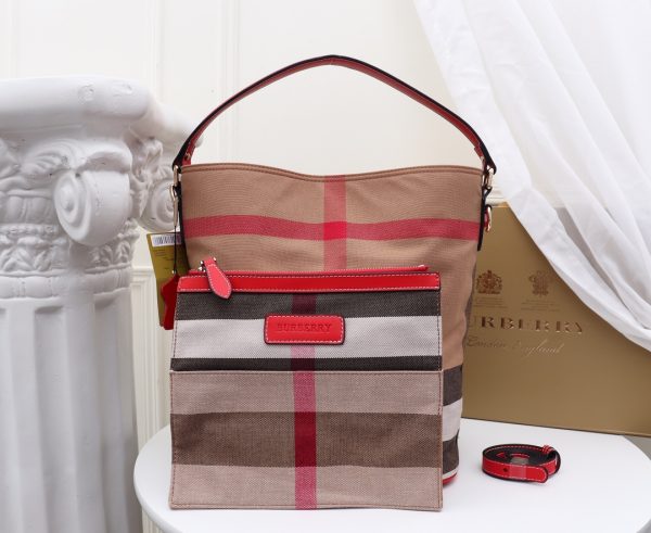Bộ sưu tập chấm Canvas của “The Ashby Bag” mang tính biểu tượng của Burberry