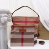 Bộ sưu tập chấm Canvas của “The Ashby Bag” mang tính biểu tượng của Burberry
