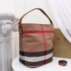 Bộ sưu tập chấm Canvas của “The Ashby Bag” mang tính biểu tượng của Burberry