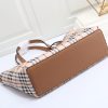 túi mua sắm chức năng thực dụng của burberry có thể sử dụng hai mặt