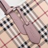 túi mua sắm chức năng thực dụng của burberry có thể sử dụng hai mặt