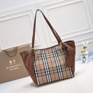 Túi Burberry với dây đeo ngựa cỡi ngựa