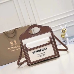 Một túi vải hai màu lấy cảm hứng từ Burberry