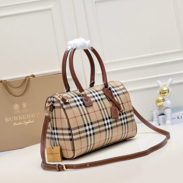 chiếc túi bowling mới nhất của burberry