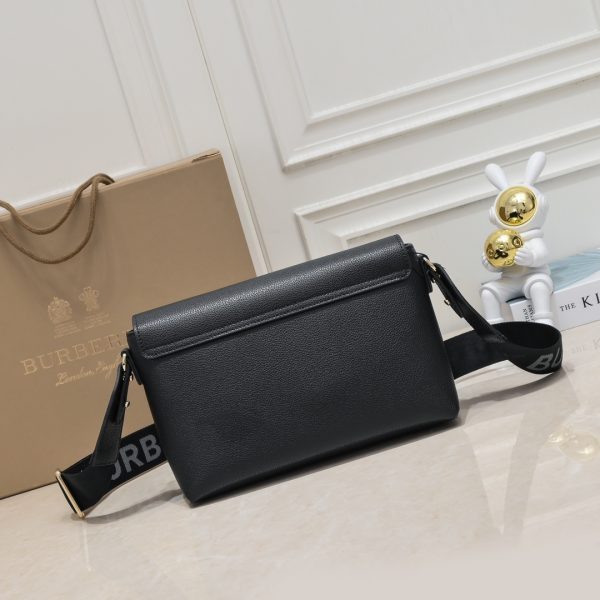 Túi da xốp khéo léo của Burberry với sọc Vintage