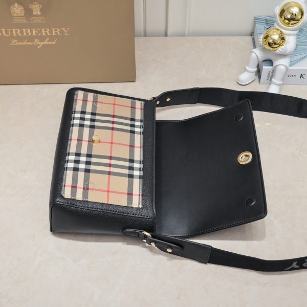 Túi da xốp khéo léo của Burberry với sọc Vintage
