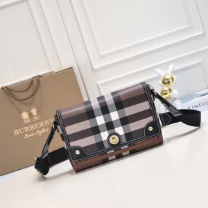 Túi da xốp khéo léo của Burberry với sọc Vintage