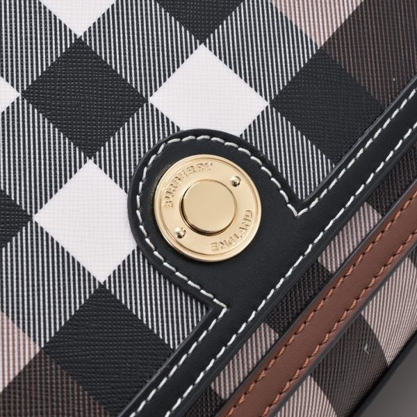 Túi da xốp khéo léo của Burberry với sọc Vintage