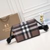 Túi da xốp khéo léo của Burberry với sọc Vintage