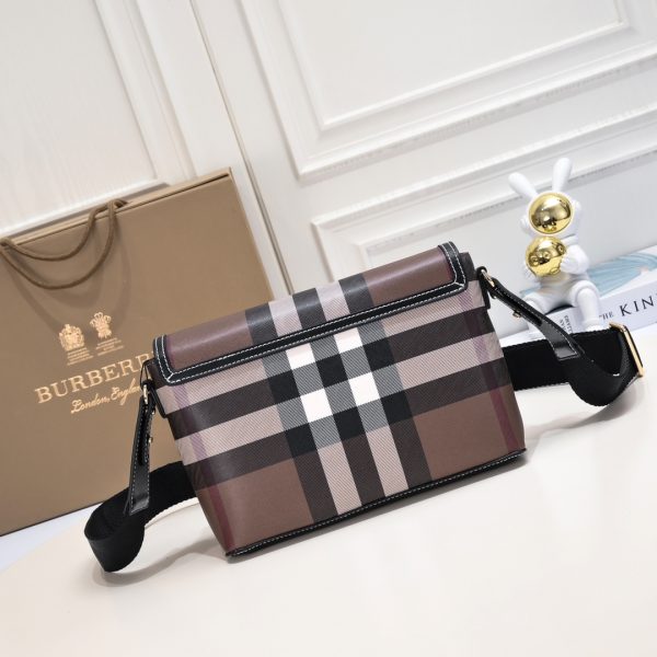 Túi da xốp khéo léo của Burberry với sọc Vintage