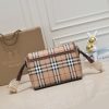Túi da xốp khéo léo của Burberry với sọc Vintage