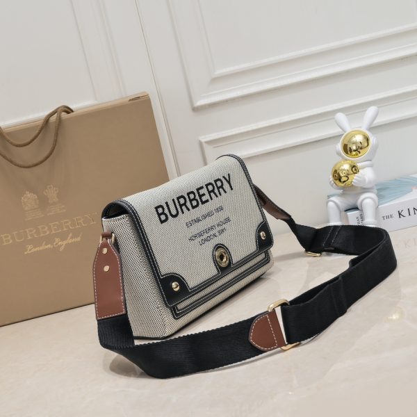 Túi da xốp khéo léo của Burberry với sọc Vintage