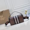 Túi mới của Burberry với màu cổ điển và màu nâu