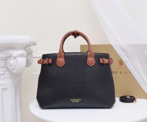 Túi Banner điển hình Burberry