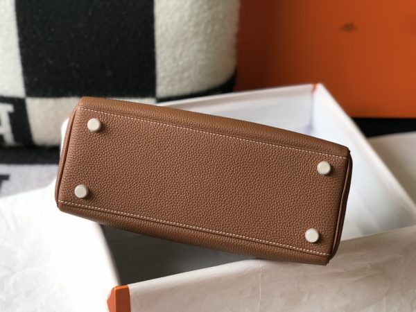 Kelly đã đi xa hơn những biểu tượng nhân dạng
