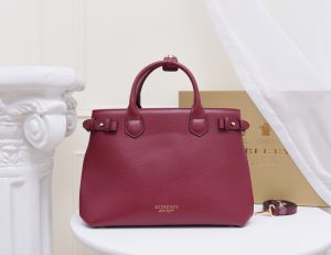 Túi Banner điển hình Burberry
