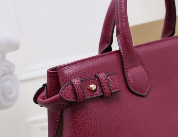 Túi Banner điển hình Burberry