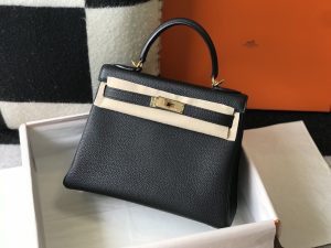 Kelly đã đi xa hơn những biểu tượng nhân dạng