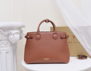 Túi Banner điển hình Burberry