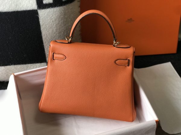 Kelly đã đi xa hơn những biểu tượng nhân dạng
