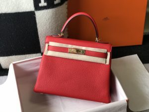 Kelly đã đi xa hơn những biểu tượng nhân dạng