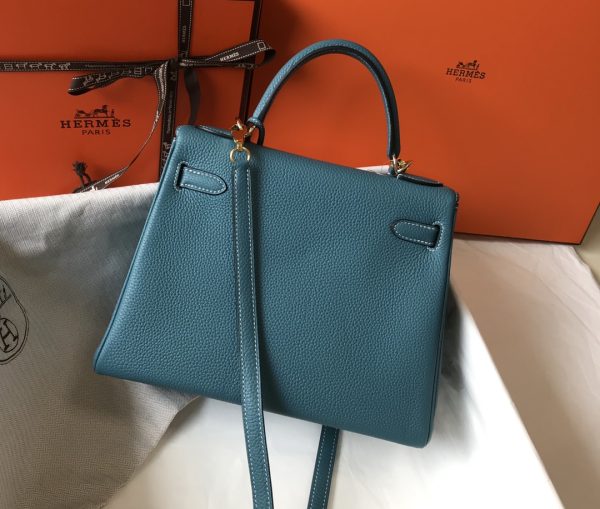 Kelly đã đi xa hơn những biểu tượng nhân dạng