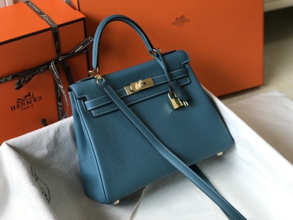 Kelly đã đi xa hơn những biểu tượng nhân dạng