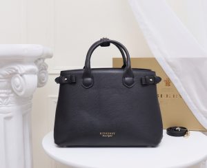 Túi Banner điển hình Burberry
