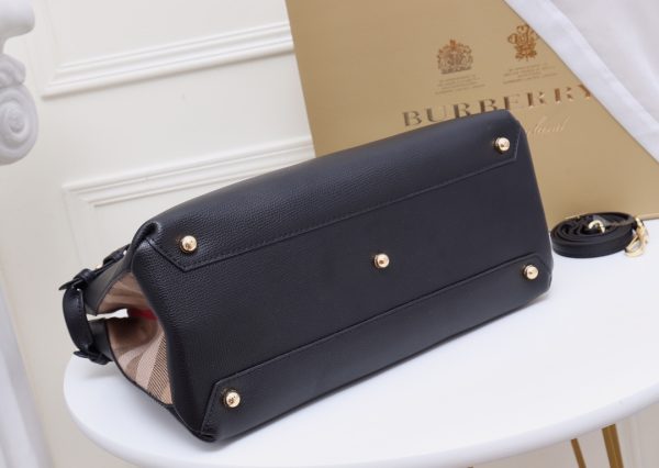 Túi Banner điển hình Burberry