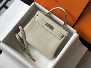 Kelly đã đi xa hơn những biểu tượng nhân dạng
