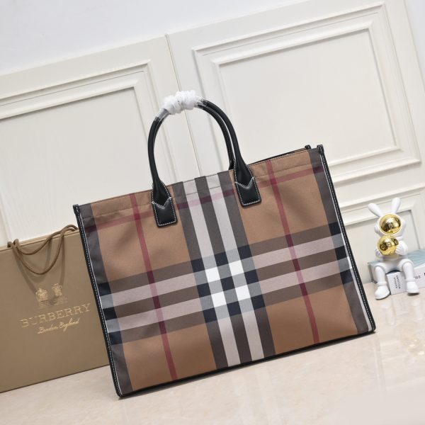 túi vải lưới mới nhất của burberry, có thể mang theo