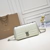 Burberry “Lola” được làm từ da cừu cừu nướng