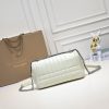 Burberry “Lola” được làm từ da cừu cừu nướng
