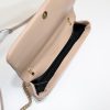 Burberry “Lola” được làm từ da cừu cừu nướng