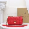 Burberry “Lola” được làm từ da cừu cừu nướng