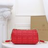 Burberry “Lola” được làm từ da cừu cừu nướng