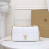 Burberry “Lola” được làm từ da cừu cừu nướng