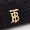 Burberry “Lola” được làm từ da cừu cừu nướng