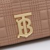Burberry “Lola” được làm từ da cừu cừu nướng