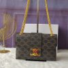 Celine, một chiếc túi da bò cỡ trung