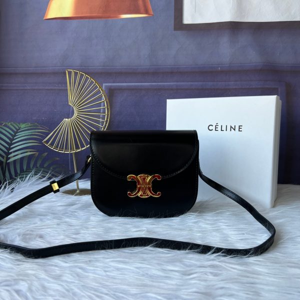 CELINE: Vách ngăn kim loại vàng bên trong